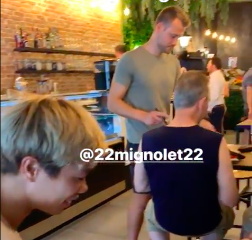 Công Phượng đi uống cafe cùng đồng đội tại quán của Mignolet công phượng, clb sint-truiden, giải vđqg bỉ, thủ môn simon mignolet, đội tuyển Bỉ, Liverpool