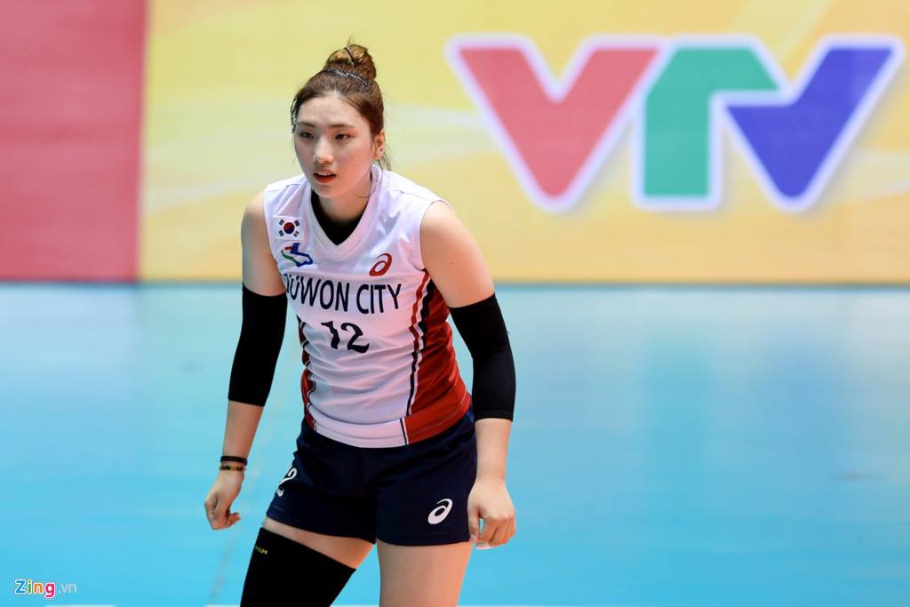 Tài sắc vẹn toàn nhất phải nhắc đến nữ VĐV Lee Min Ju mang áo số 12 vtv cup 2017, vtv cup 2019, suwon hàn quốc, giải bóng chuyền nữ quốc tế vtv cup 2019, hot girl bóng chuyền