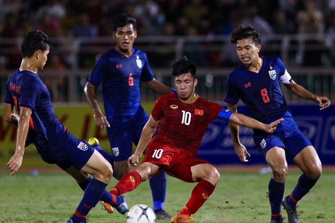 Các cầu thủ U18 Thái Lan liên tục phạm lỗi với U18 Việt Nam cđv thái lan, u18 việt nam vs u18 thái lan, giải u18 đông nam á 2019, bảng xếp hạng u18 đông nam á