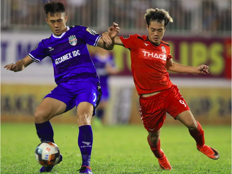 Văn Toàn thi đấu nỗ lực nhưng không thể mang về điểm số cho HAGL hagl vs bình dương, v-league 2019, bxh vleague 2019, bình dương việt vị, cđv hagl