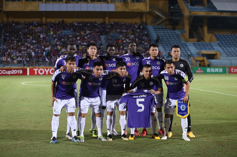 Toàn đội tri ân Đoàn Văn Hậu trước trận. Ảnh: Kiên Lê hà nội fc, hà nội vs altyn asyr, bán kết afc cup, bán kết lượt về afc cup, altyn asyr, afc cup 2019