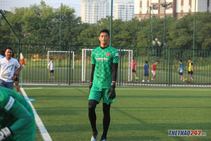 Thủ môn Phan Minh Thành nổi bật trên sân tập của đội U22, sở hữu chiều cao 1m93 cùng sải tay dài U22 Việt Nam 2019, Sea games 2019, sea games 30, đtqg việt nam, buổi tập đội tuyển việt nam