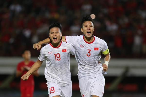Quế Ngọc Hải bình tĩnh ghi bàn nâng tỷ số lên 2-0 cho Việt Nam trên chấm 11m. Ảnh: 24h Kết quả Việt Nam vs Indonesia, indonesia vs việt nam, trực tiếp vòng loại world cup