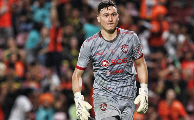 Đặng Văn Lâm mắc sai lầm dẫn đến bàn thua đầu tiên của Muangthong Muangthong United, đặng văn lâm, vòng 29 thai league, muangthong vs chonburi