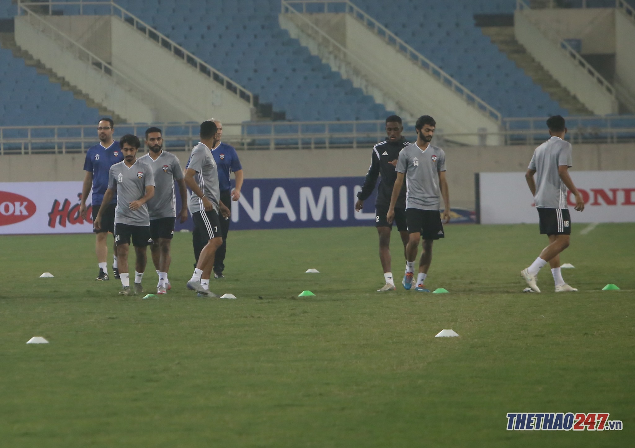 Việt Nam vs UAE: Thầy trò HLV Bert van Marwijk đón khách ...