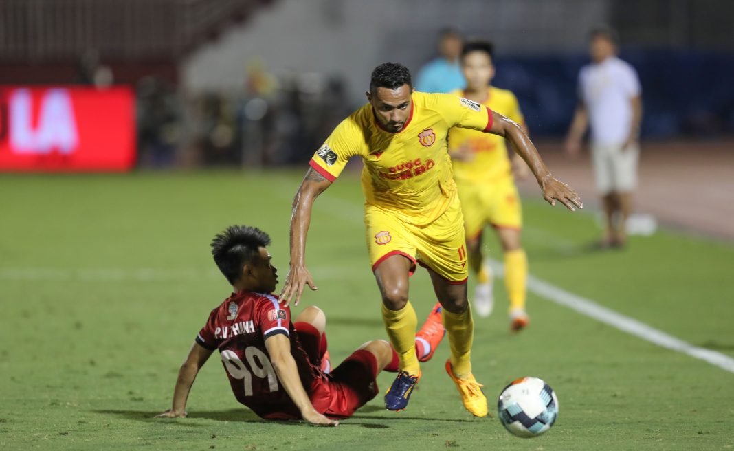 Diogo Pereira trong màu áo Nam Định Diogo Pereira
