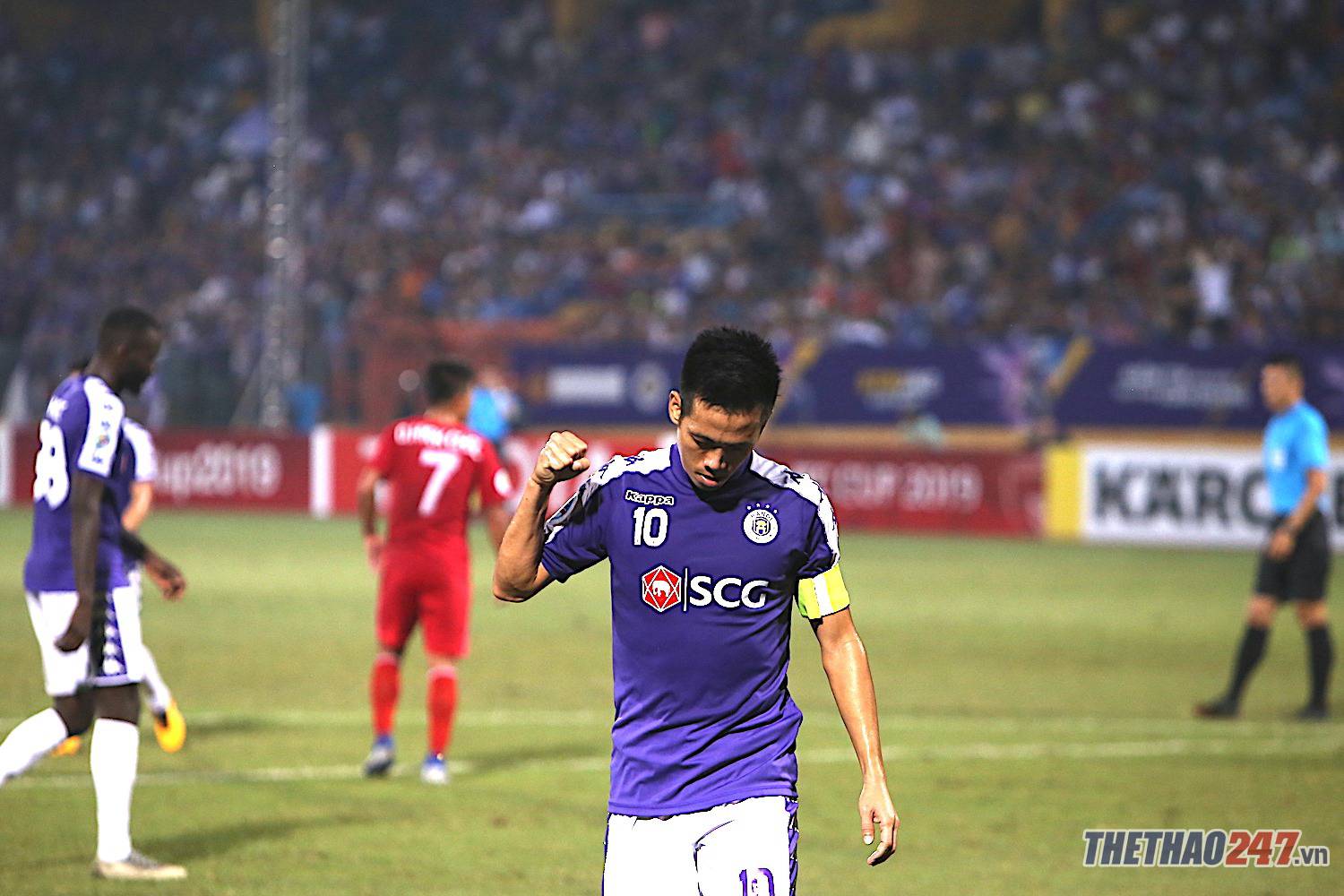 Văn Quyết luôn là đầu tàu trong những thành công của Hà Nội FC. Ảnh: Kiên Lê nguyen van quyet