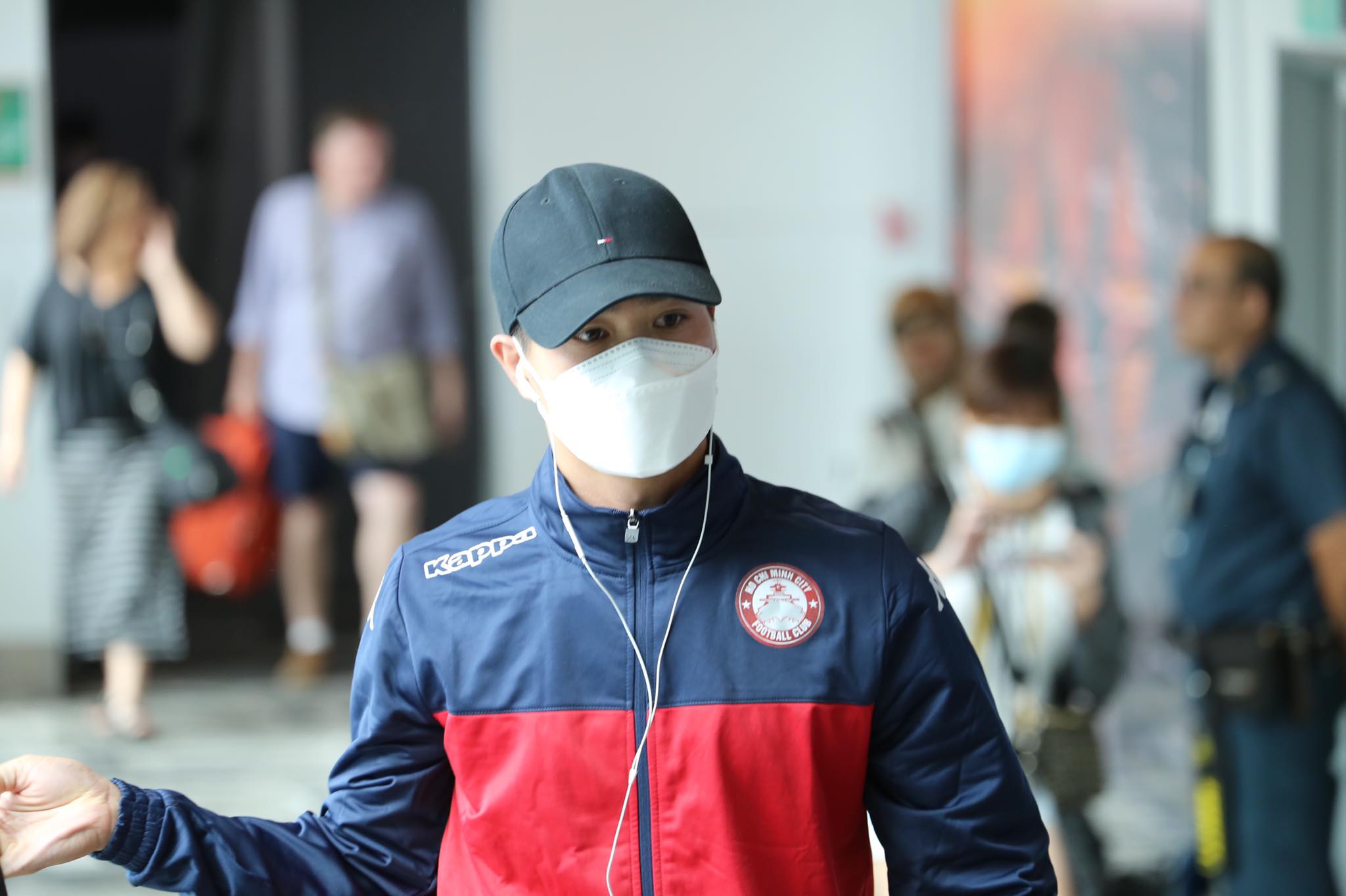 Công Phượng và các cầu thủ TPHCM đã có mặt ở Singapore. Ảnh: FB đội bóng cong phuong