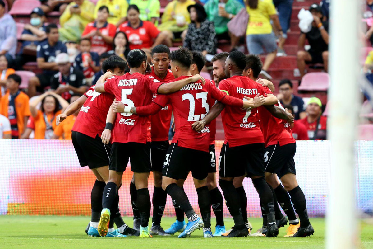 Muangthong United giành thắng lợi đầu tiên ở Thai League 2020 muangthong united