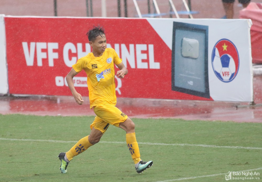 Cái Văn Quỳ là vua phá lưới U15 Quốc gia 2019. Ảnh: Báo Nghệ An cai van quy