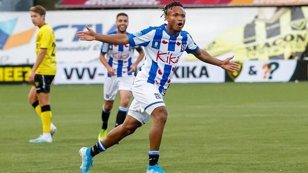Ejuke là cầu thủ quan trọng của Heerenveen ở mùa giải này doan van hau