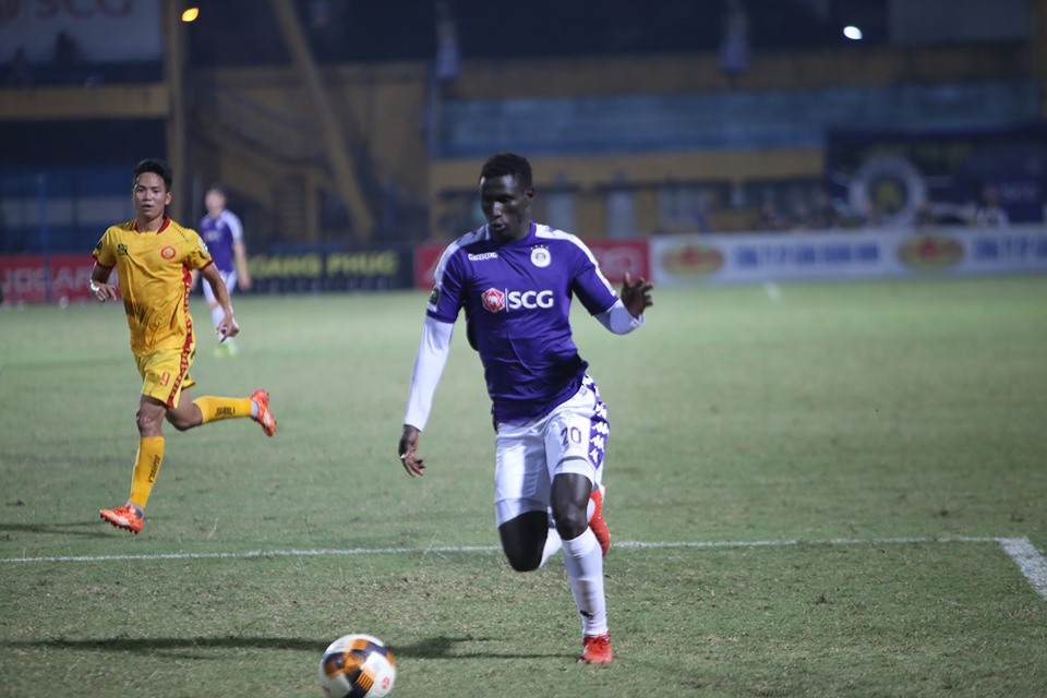 Pape Omar là Vua phá lưới V-League 2019 pape omar