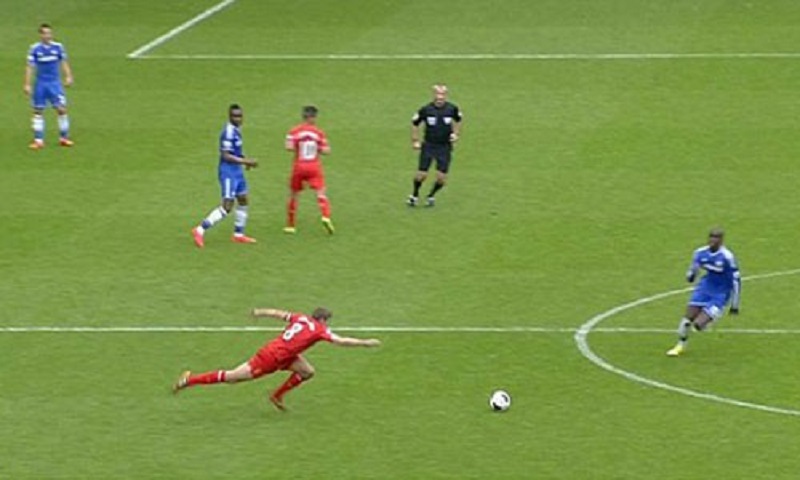 Cú trượt chân định mệnh của Gerrard Man City, Liverpool, Ngoại hạng Anh, bóng đá Anh, Premier League, cuộc đua vô địch NHAa