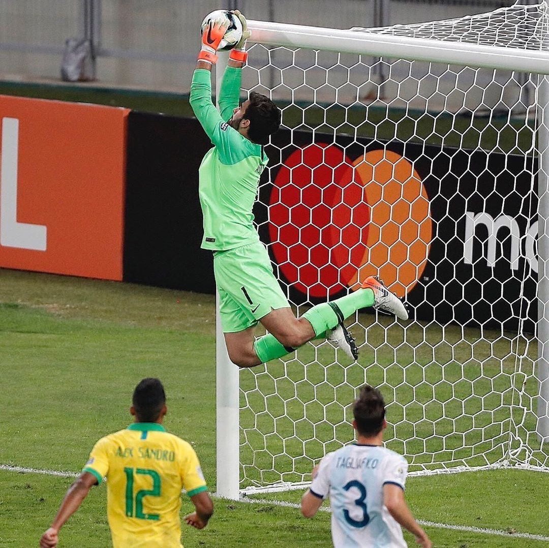 Phong độ xuất thần của Alisson đã giúp Brazil vô địch Copa America 2019 Alisson Becker, thủ môn brazil, thủ môn liverpool, copa, copa america, copa america 2019, quả bóng vàng 2019, QBV, người nhện, neuer, buffon