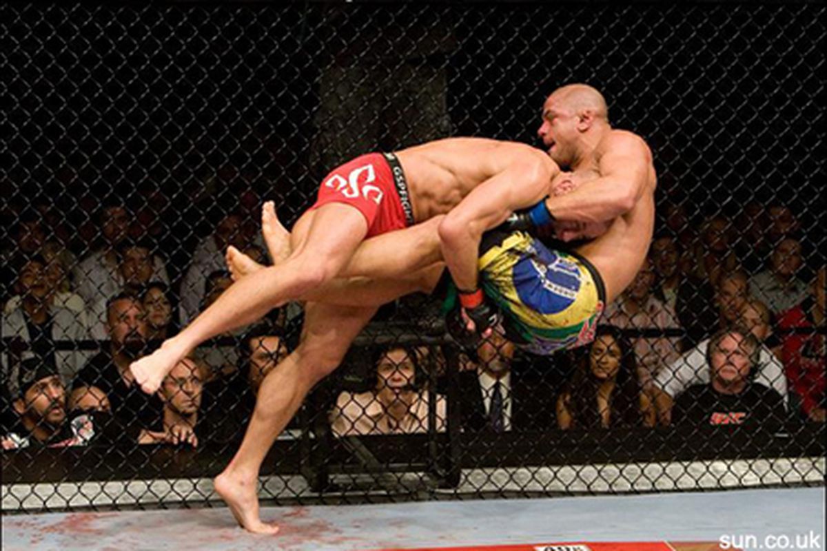 Kết quả phân tích cũng có lí khi trong 1 trận đấu, số lượng takedown không xuất hiện quá nhiều và cũng gây ít hứng thú cho khán giả. UFC, takedowns không quan trọng, chiến thắng tại UFC, strikings, takedown,