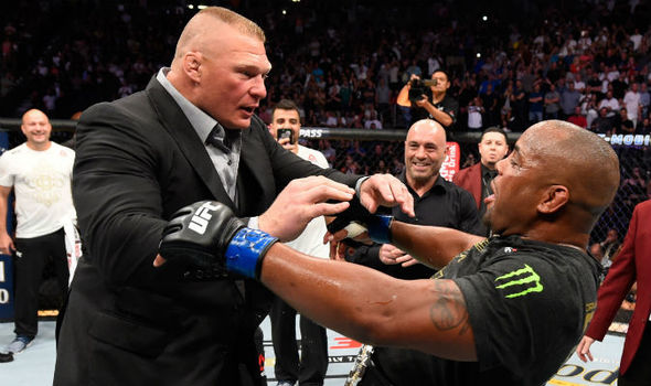 Màn gọi tên và thách thức Brock Lesnar ngay sau trận đấu. DC vs Lesnar, DC tái đấu Miocic, UFC 226