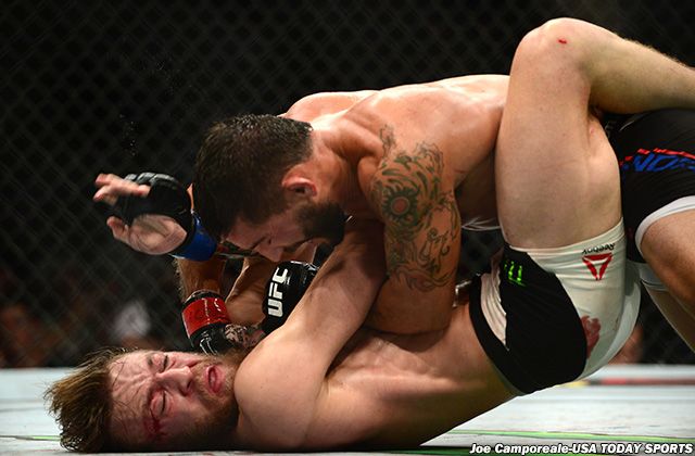 Ngay cả những cú Ground-and-pound của Mendes cũng không đủ bởi khả năng giữ guard của Conor. Conor bị đánh giá thấp, khả năng của Conor, Conor McGregor, Conor vs Khabib, UFC 229, UFC 189, UFC 194,