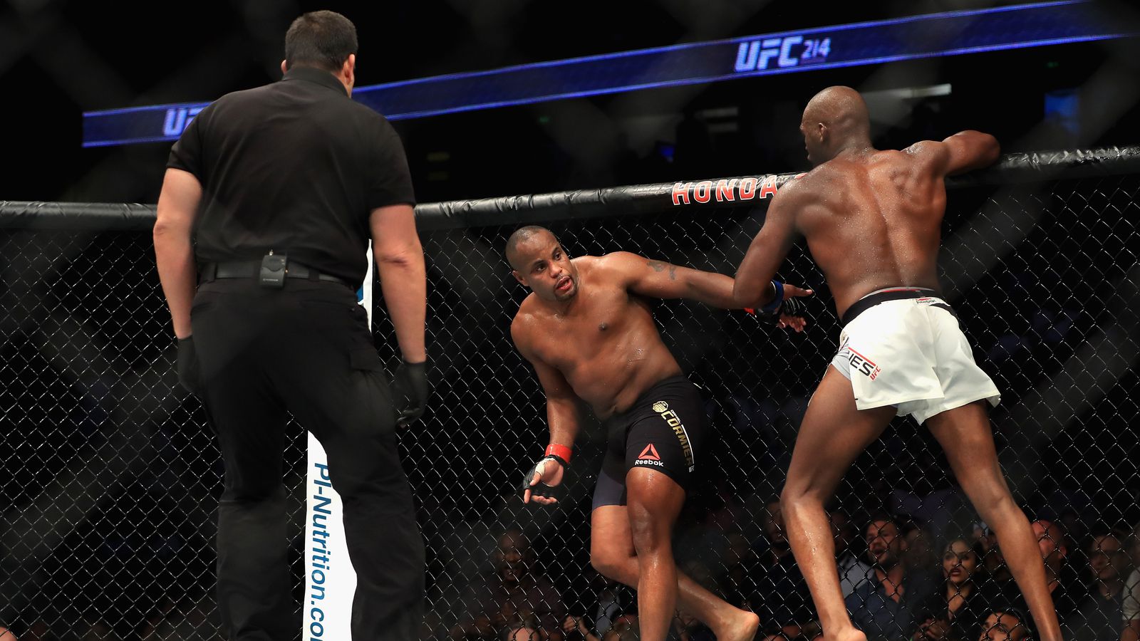 Đối thủ Daniel chưa thể vượt qua trong sự nghiệp chính là Jon Jones. daniel cormier thừa nhận muốn đánh bại jon jones, daniel cormier jon jones, dc vs jon jones,