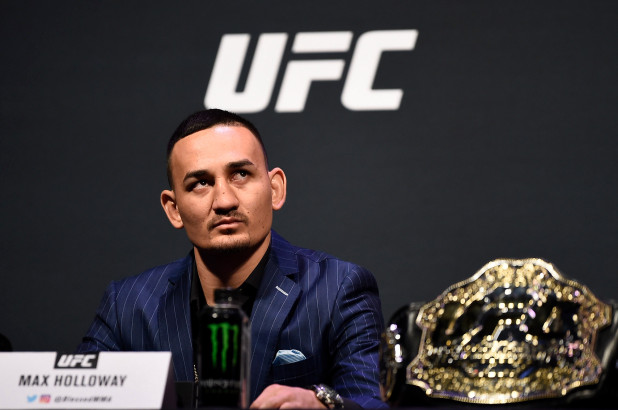 Hiện tại, vẫn chưa rõ nguyên nhân gây ra các chấn thương của Max Holloway. điều gì xảy ra tại UFC 229,ufc 229 kĩ thuật, phân tích kĩ thuật UFC 229,