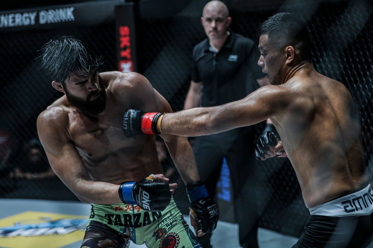 Ev Ting tiếp tục hành trình từng bước tiến tới chiếc đai vô địch. one championship, one lightweight grand prix, ev ting,