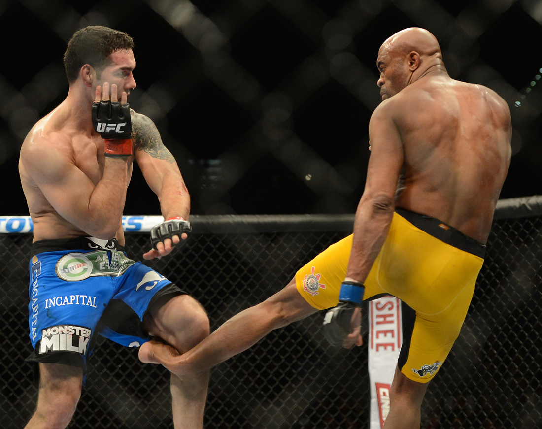 Tình huống gãy chân năm 2013 của Anderson Silva. chấn thương, mma, võ sĩ gãy chân,