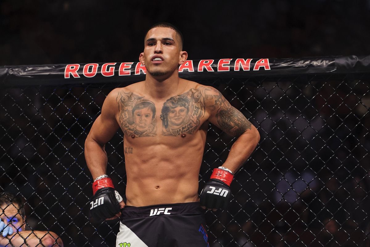 Cựu vương Anthony Pettis cũng chuyển lên hạng cân mới, anh là võ sĩ thứ 4 trong các tay đấm top đầu hạng nhẹ chuyển lên Welterweight thời gian vừa qua. ufc, mma, khabib nurmagomedov, george st pierre, gsp