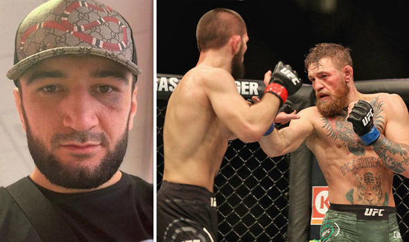 Đến lượt Abubakar Nurmagomedov - em họ Khabib lao tới và dính một cú móc từ Conor. ufc, khabib nurmagomedov, ufc 229, án phạt Khabib,