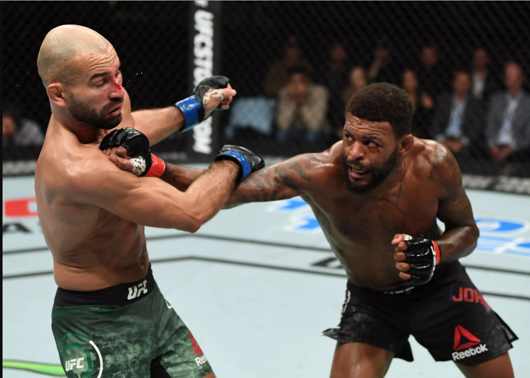 Không thể hiện được gì nhiều, Lobov chỉ nhận những trận thua liên tiếp. ufc, mma, artem lobov, thách đấu buakaw, saenchai,
