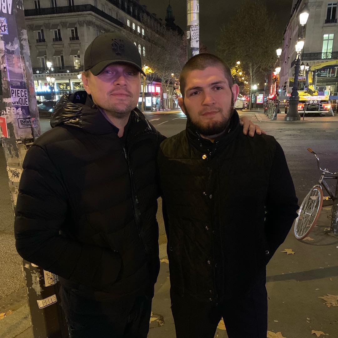 Khabib và Leonardo DiCaprio chụp ảnh chung sau trận đấu của đội PSG. ufc, ufc 229, khabib nurmagomedov, leonardo dicarprio
