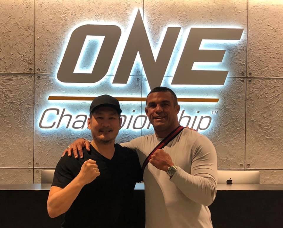 CEO Chatri Sityodtong cùng Vitor Belfort tại đại bản doanh của ONE. vitor belfort, one championship,