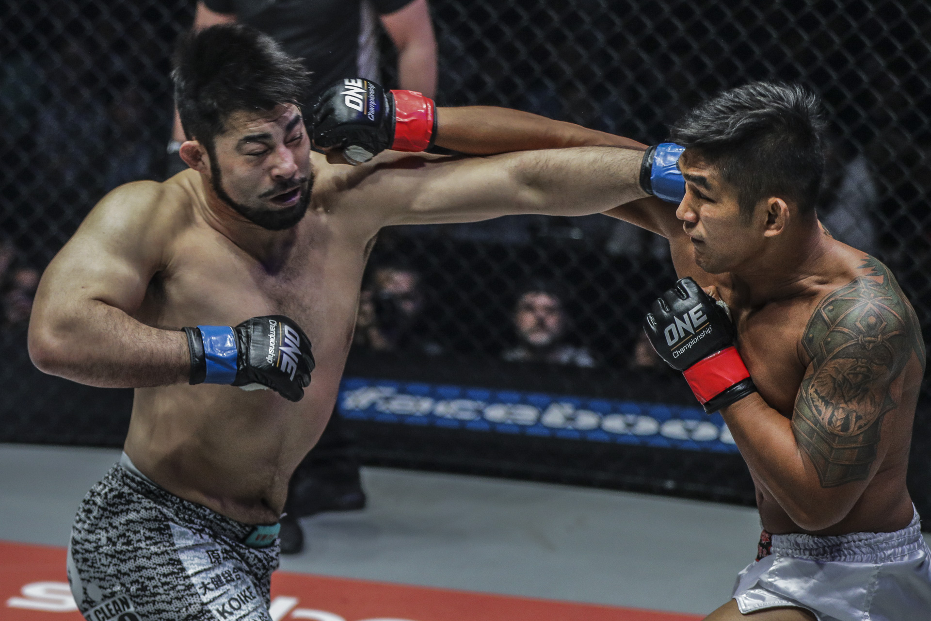 'Mãng Xà Miến Điện' Aung La N Sang vượt trội trước đối thủ Ken Hasegawa. aung la n sang, shinya aoki, one championship, one a new era,