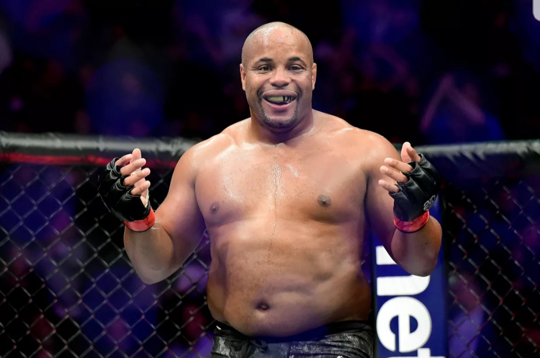 Daniel Cormier cũng vừa bước sang tuổi 40. brock lesnar, mma, daniel cormier, ufc,