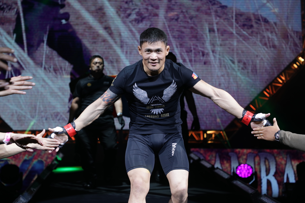 Narantungalag Jadambaa – Bức tường thành thách thức Martin Nguyễn tại Root Of Honor