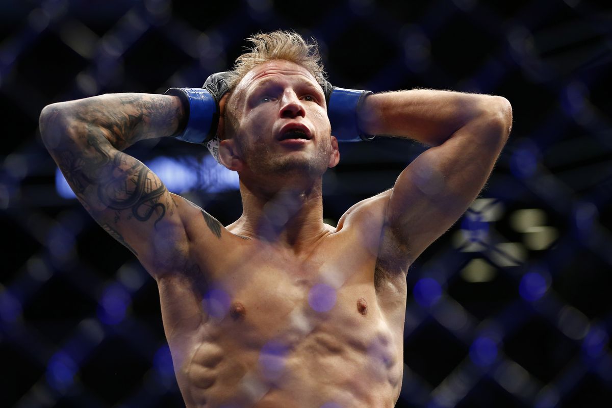 Dương tính với chất cấm, TJ Dillashaw chính thức bỏ lại tất cả những thành tích trước đó dưới sự nghi ngờ. ufc, tj dillashaw, tj dillashaw cấm thi đấu,