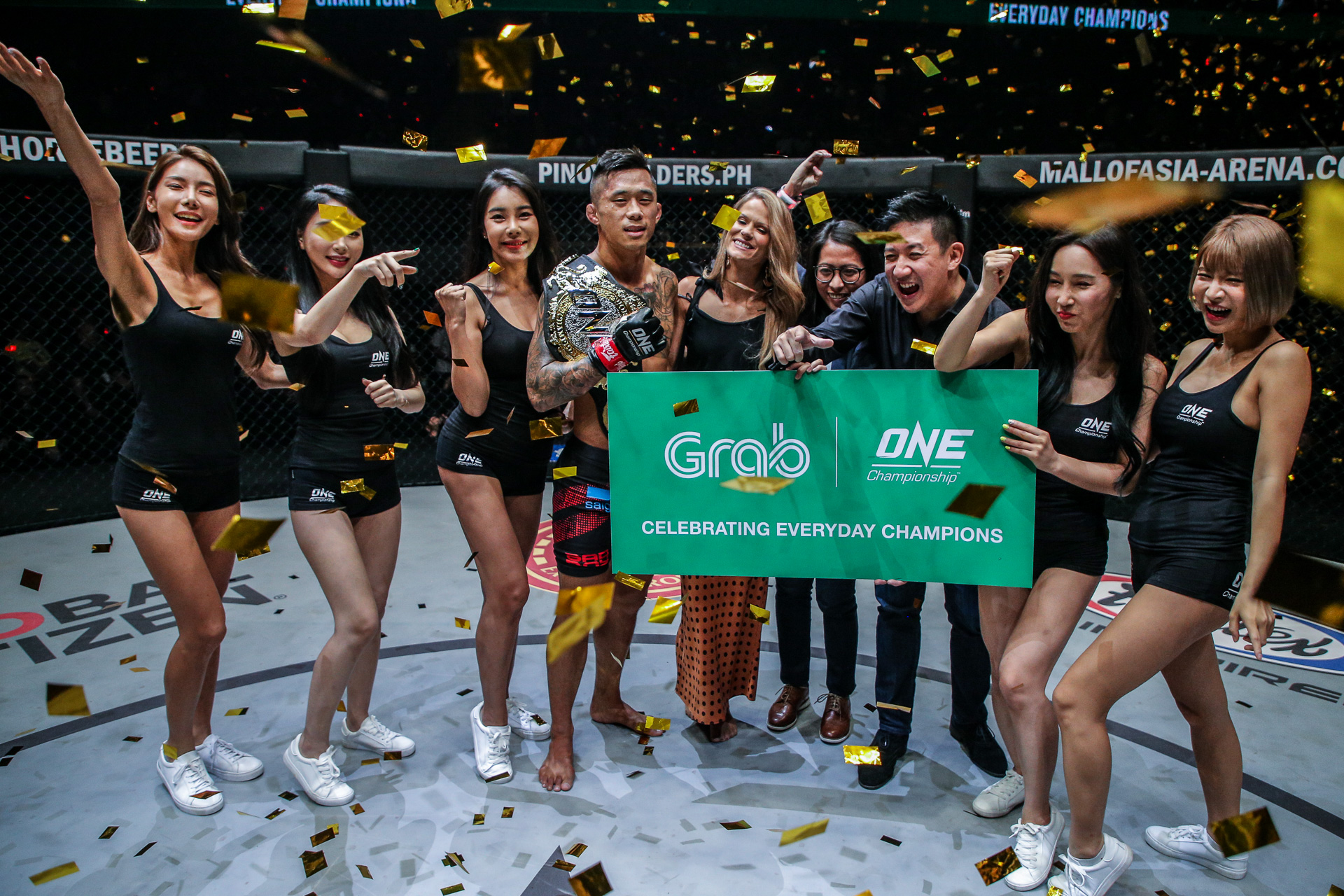 Giữ đai vô địch hạng lông, hành trình của Martin Nguyễn sẽ còn tiếp tục. martin nguyen, one championship, martin nguyễn, martin nguyễn bảo vệ đai, one roots of honor,