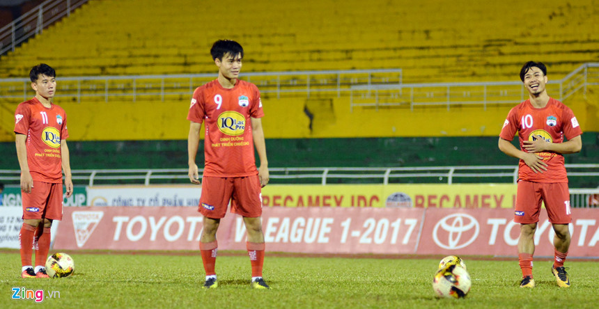 Văn Toàn tỏ ra khá vô duyên dù thực hiện những quả đá 11m. Ảnh: Zing hagl, cong phuong, van toan, vleague, sai gon vs hagl