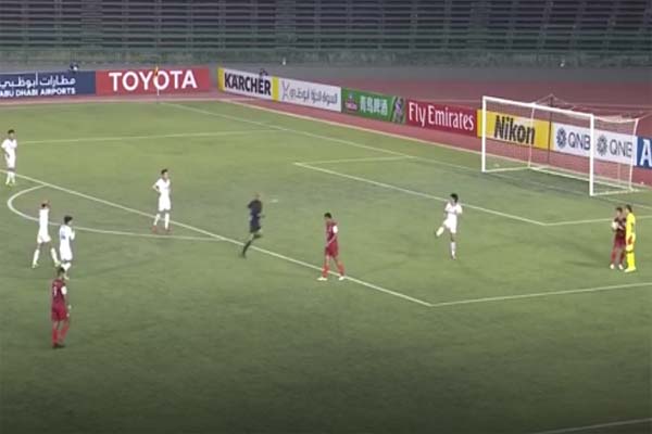 Thủ môn người Campuchia mắc sai lầm ngớ ngẩn ở AFC Cup campuchia, afc cup, phi minh long, sea games