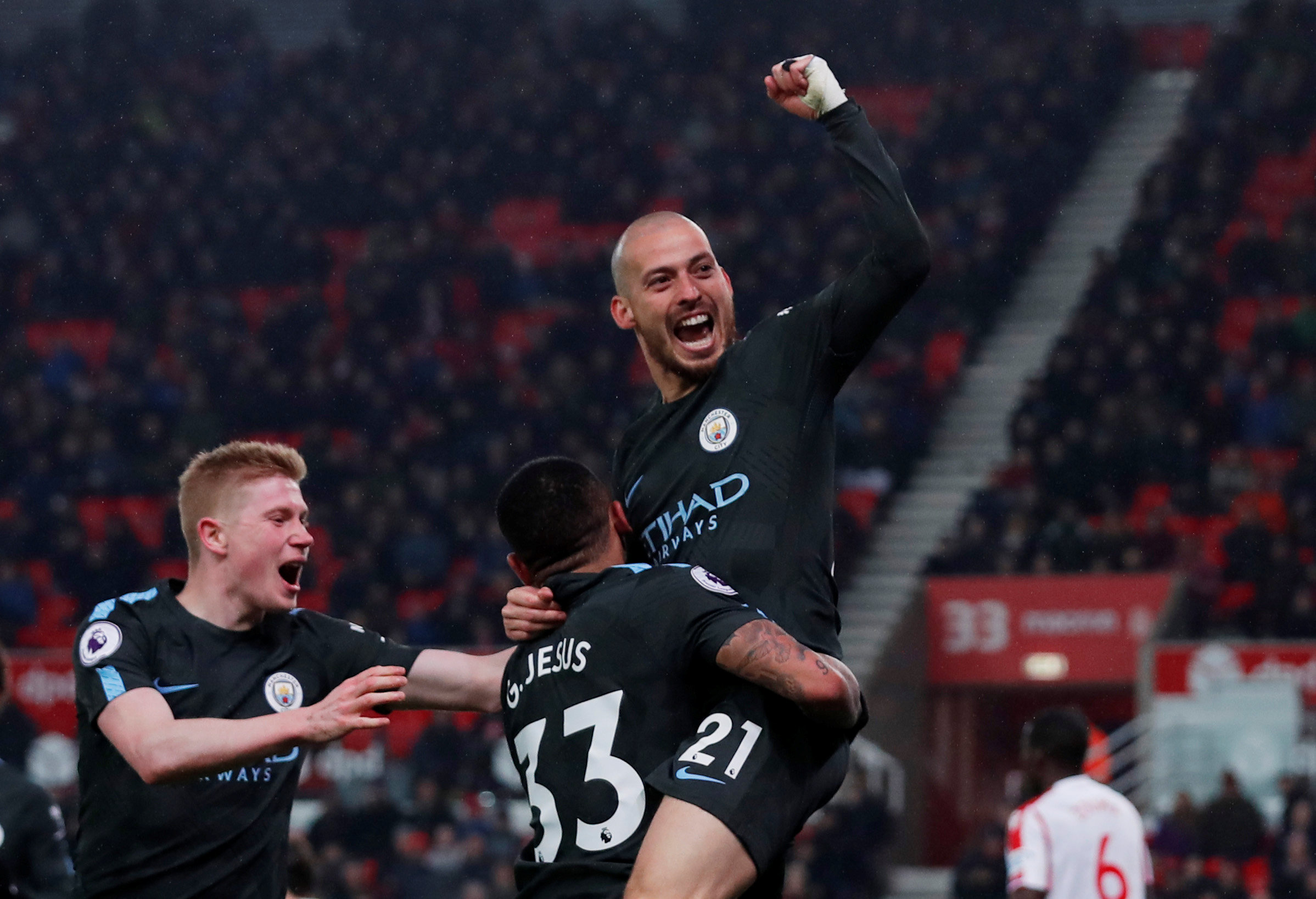 Man City tiến gần hơn tới chức vô địch Premier League man city, ngoai hang anh, MU, stoke city