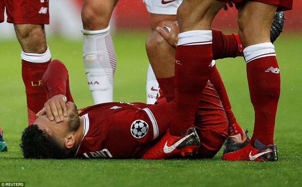 Chiến thắng của Liverpool không được trọn vẹn khi Chamberlain dính chấn thuương nặng Chỉ có duy nhất cầu thủ trong lịch sử