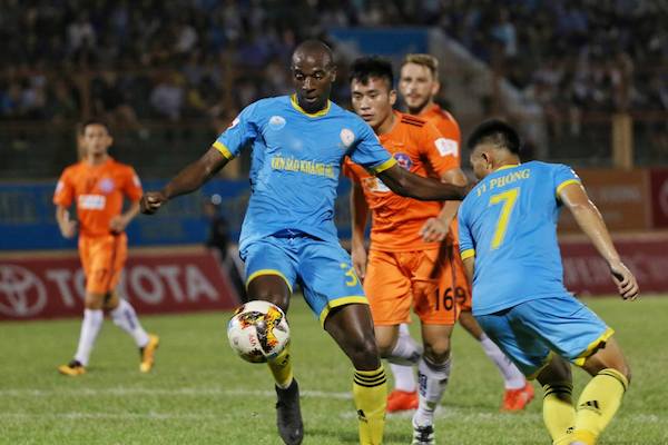 Ngoại binh Toure ca ngợi bóng đá trẻ VN phát triển vleague, viet nam, bdvn, sanna khanh hoa, youssouf toure