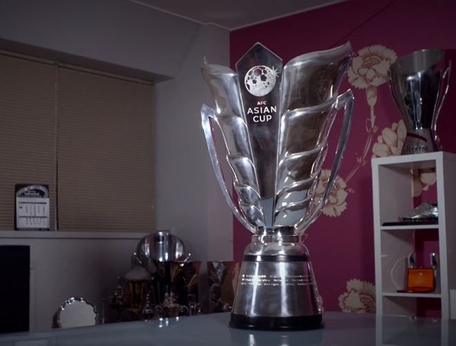 Chủ tịch AFC Shaikh Salman nói về phiên bản cúp hoàn toàn mới: “Chúng tôi đã quyết định thay đổi và chế tạo mẫu cúp mới để đặt dấu mốc cho sự hấp dẫn và tương lai của giải đấu này. Chiếc cúp hứa hẹn sẽ khiến giải đấu sắp tới của chúng ta trở nên thú vị và đáng chờ đợi hơn nữa