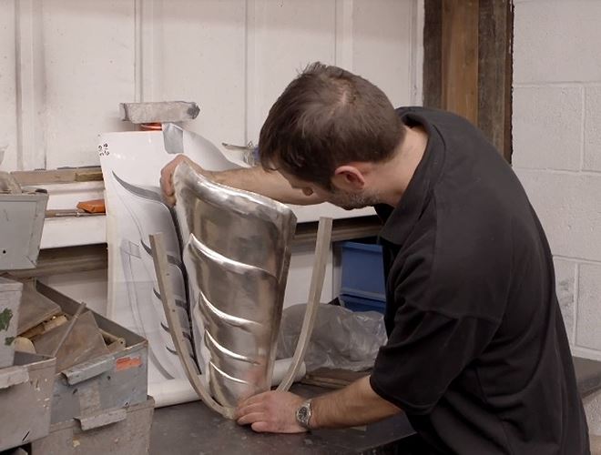 Siêu phẩm này cao 78 cm, rộng 42 cm asian cup 2019, ĐTVN, cúp asian cup, ket qua boc tham asian cup