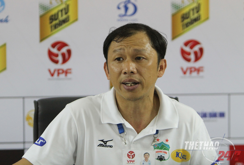 HLV Dương Minh Ninh tiếc nuối với kết quả trận đấu. Ảnh: Nguyễn Nam Hà Nội 1-1 HAGL, ket qua ha noi -hagl, tu ket cup quoc gia,