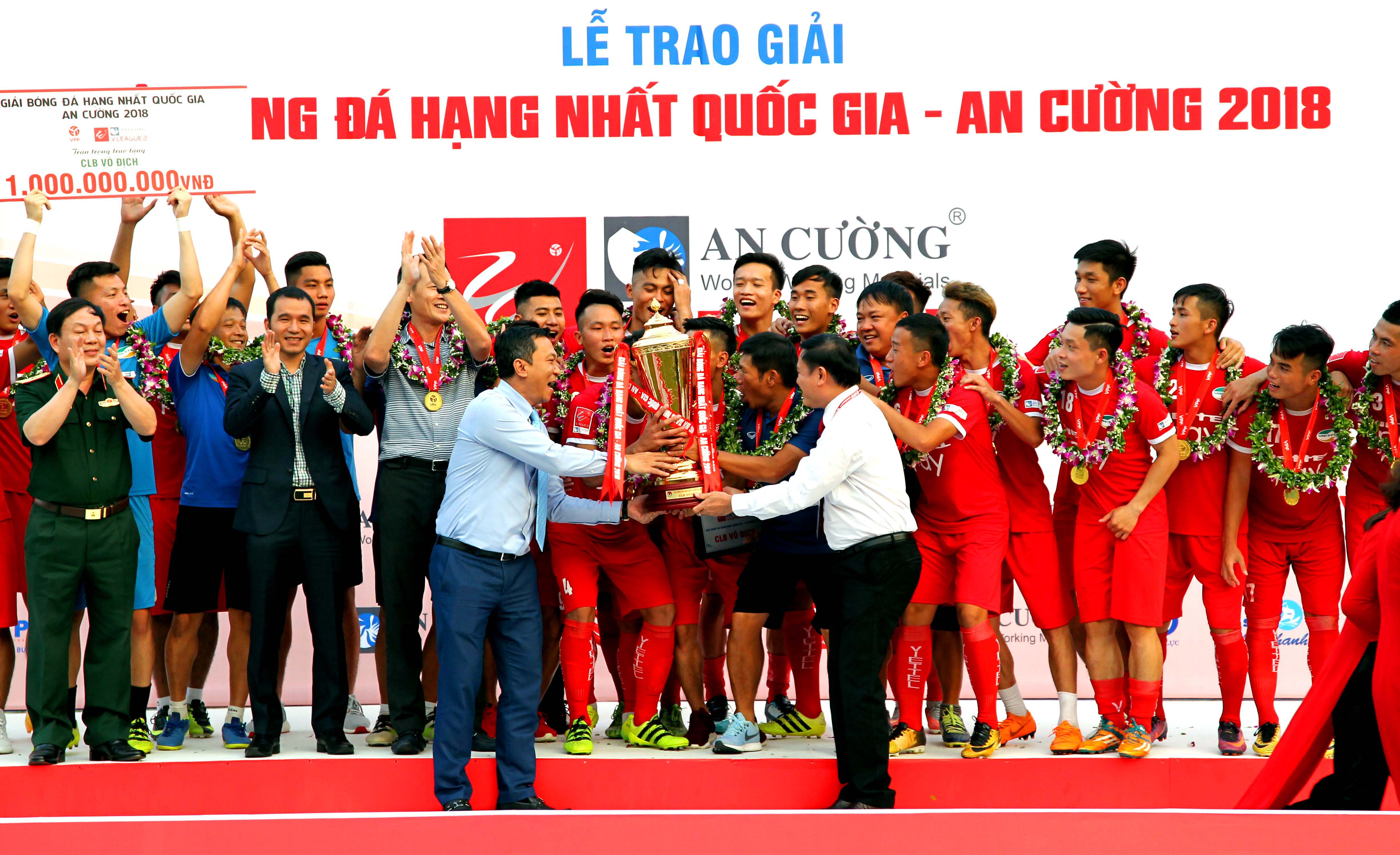 Đây là thành quả của những nỗ lực không biết mệt mỏi của BHL, cầu thủ và các CĐV của đội bóng áo lính