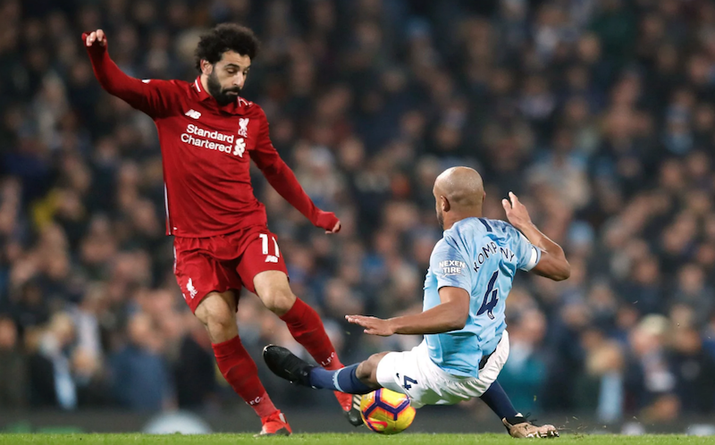Kompany và pha bóng nguy hiểm nhắm về phía Salah Ngoại hạng Anh, Kompany, Man City, Liverpool, Salah