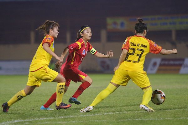 Nữ Sơn La rất nỗ lực trong các trận đấu của mình (áo vàng) giải vđqg nữ, sơn la, hà nam