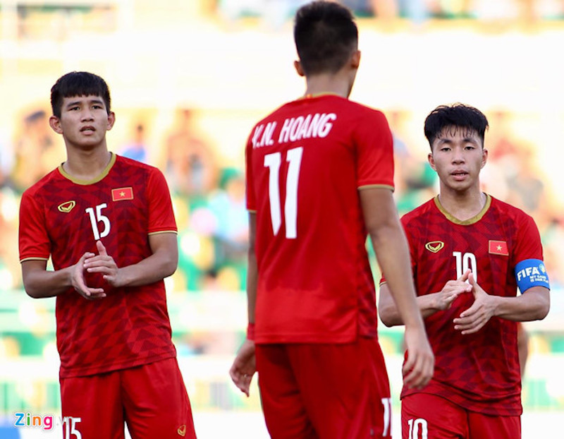 U18 Việt Nam bị loại từ vòng bảng sau trận thua Campuchia. Ảnh: Zing u18 viet nam 1-2 u18 campuchia, u18 dong nam a, hlv hoang anh tuan, gdkt gede