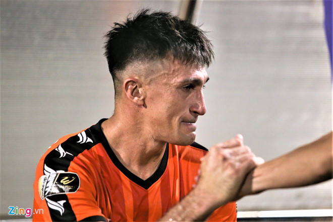 Đỗ Merlo bật khóc vì bỏ lỡ nhiều cơ hội trong trận thua Hà Nội. Ảnh: Zing đỗ merlo, vleague, ha noi 2-1 da nang