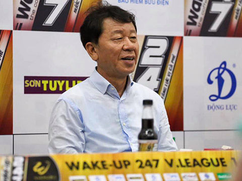 HLV Chung Hae-seong tỏ ra thoải mái trong cuộc đua vô địch v-league, tphcm, ha noi, bxh vleague, ltd vleague