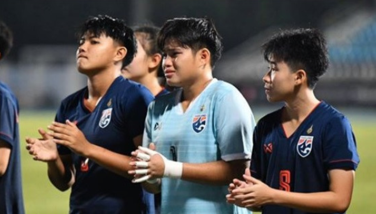 Cầu thủ nữ U19 Thái Lan bật khóc sau trận thua Việt Nam u19 viet nam 2-0 u19 thai lan, u19 nữ việt nam, hlv thái lan, vck u19 nữ châu á